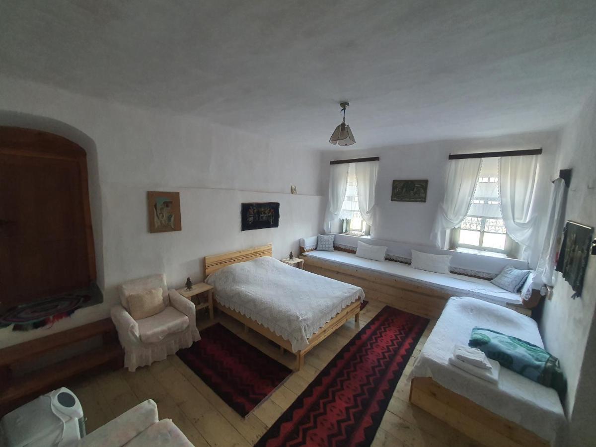 Traditional Guesthouse Permet Exterior photo