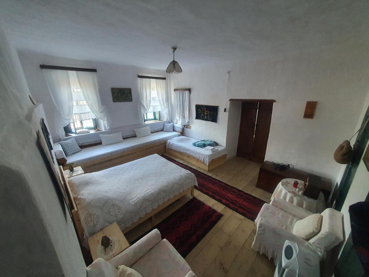 Traditional Guesthouse Permet Exterior photo