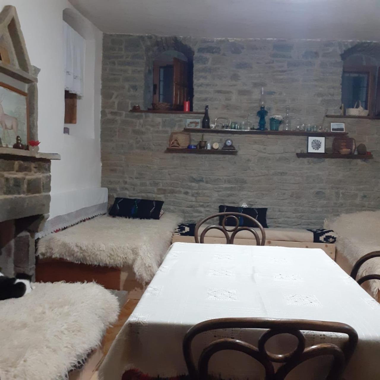 Traditional Guesthouse Permet Exterior photo
