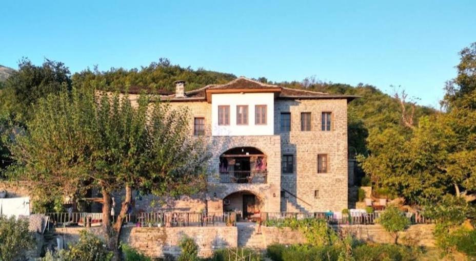 Traditional Guesthouse Permet Exterior photo