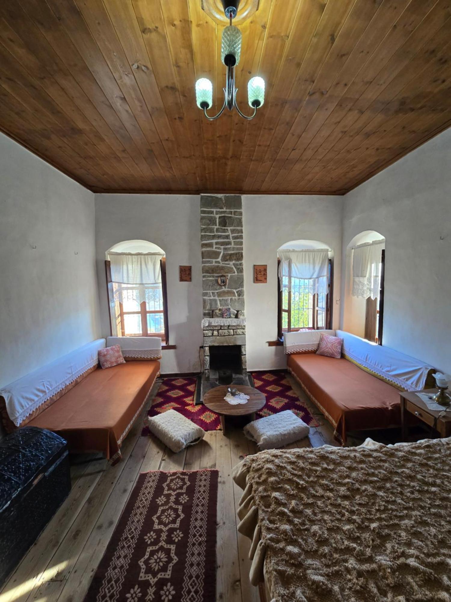 Traditional Guesthouse Permet Exterior photo